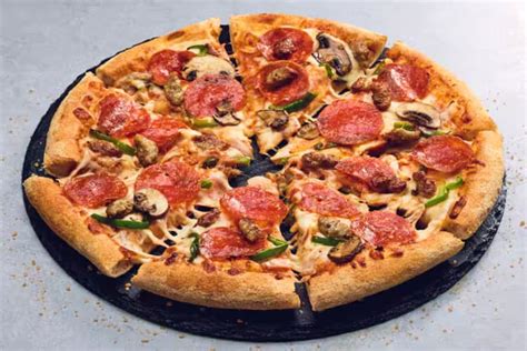 domino's deluxe pizza Suguhkan gold costume PayPal Voucher Xbox dan Transfer ke ShopeePay dan paste di game anda image 3
